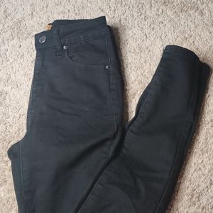 Butt-lifting black skinny jeans pants